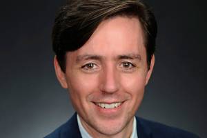 Bainbridge to pick a new mayor: Councilman Medina in line for appointment