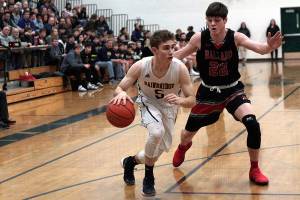 Beavers sneak to 49-48 win against Bainbridge boys in b-ball bust