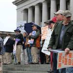 Gun rights supporters gathered on the steps of the Capitol building for a rally in Olympia on Friday. (Taylor McAvoy | WNPA Olympia News Bureau)