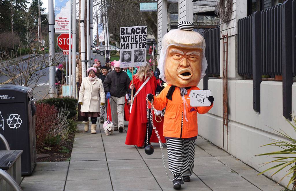 High hopes, busy feet: Bainbridge heads off to the second Women’s March | Photo gallery