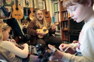 Pulling some strings | Photo of the day 2.12