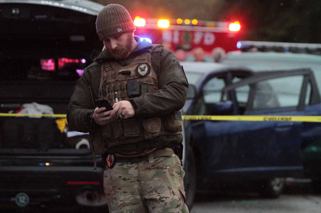 School lockdown leads to frantic manhunt | Photo gallery