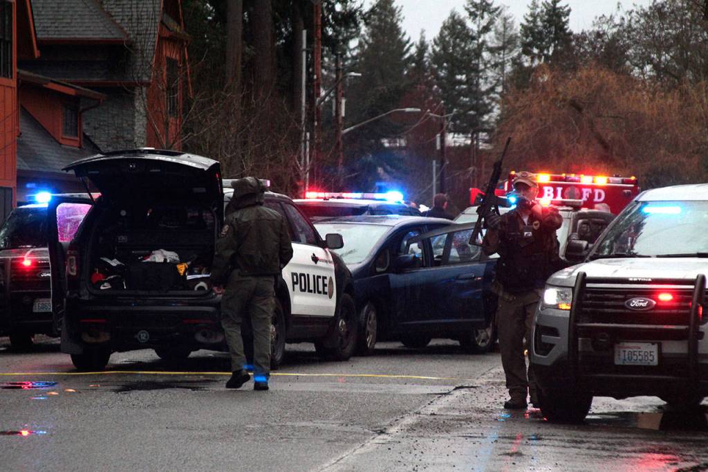School lockdown leads to frantic manhunt | Photo gallery