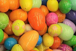 mEGGa hunt returns to Battle Point Park