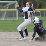 Bulldogs nip Sparty in softball