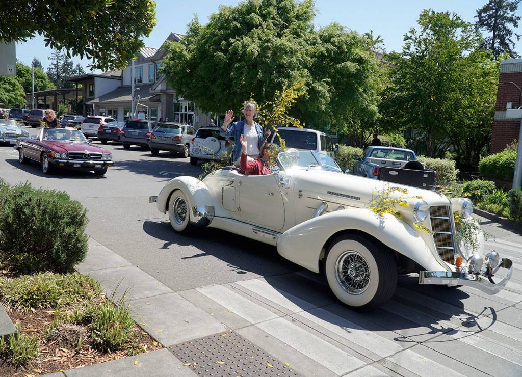 Hail the Scotch Broom Queen | Photo gallery