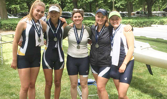Photo courtesy of Tina Stone                                Bainbridge Island Rowings 4Varisty 4+.