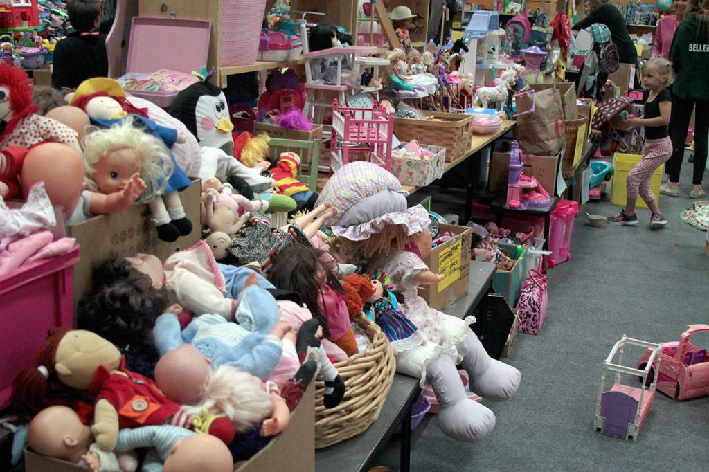 Sneek a peek: Behind the scenes at the Rotary auction | Photo gallery