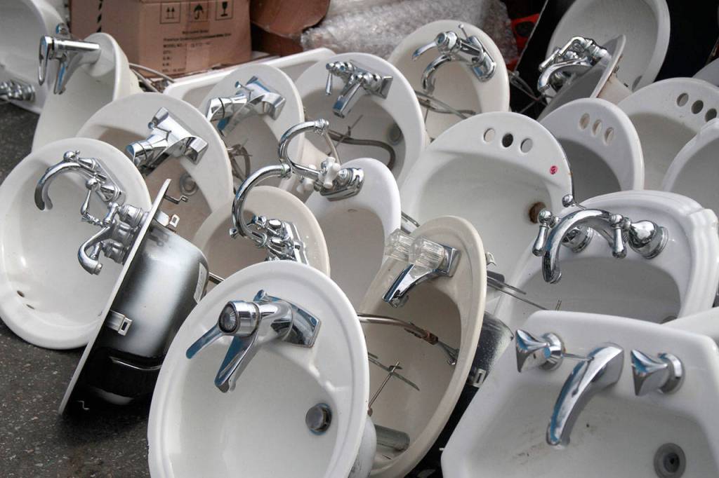 Sneek a peek: Behind the scenes at the Rotary auction | Photo gallery