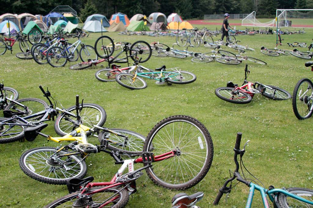 Sneek a peek: Behind the scenes at the Rotary auction | Photo gallery