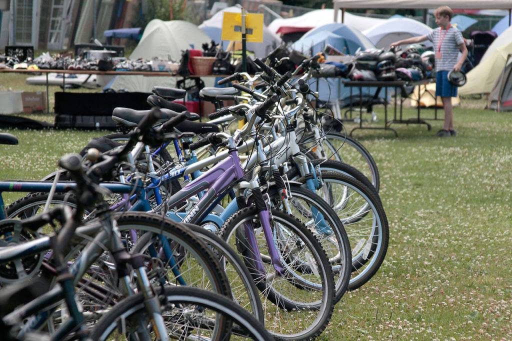 Sneek a peek: Behind the scenes at the Rotary auction | Photo gallery