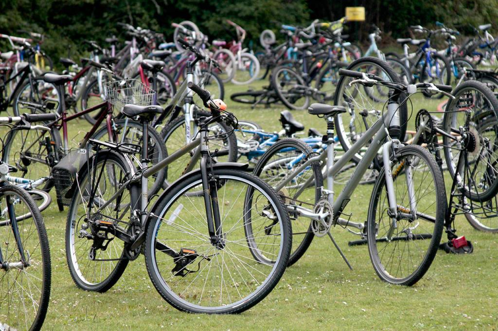 Sneek a peek: Behind the scenes at the Rotary auction | Photo gallery