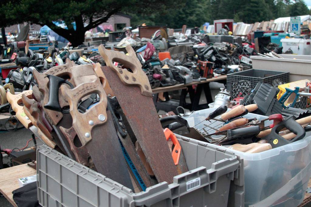 Sneek a peek: Behind the scenes at the Rotary auction | Photo gallery