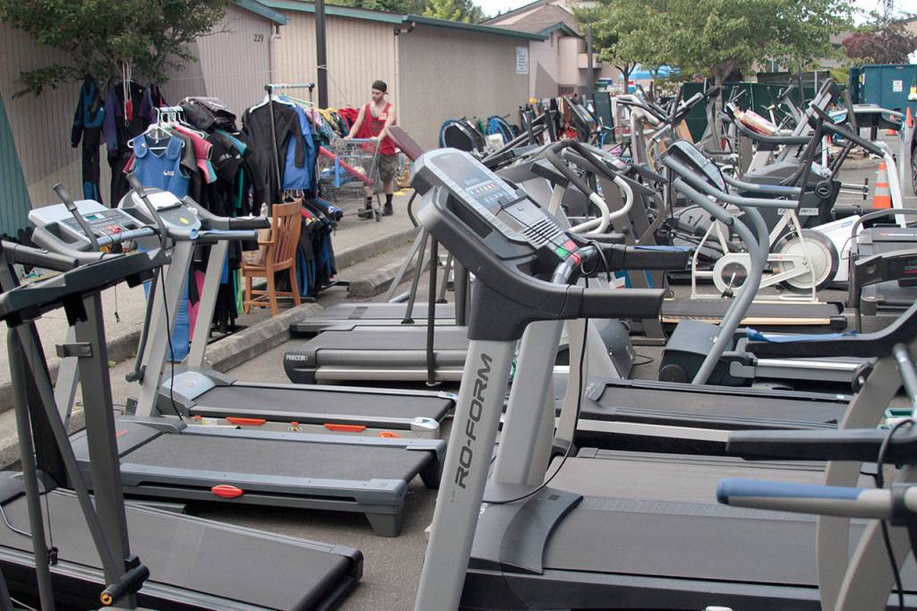 Sneek a peek: Behind the scenes at the Rotary auction | Photo gallery