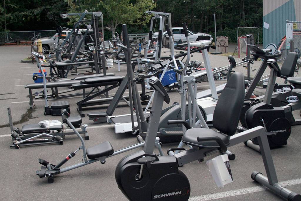 Sneek a peek: Behind the scenes at the Rotary auction | Photo gallery