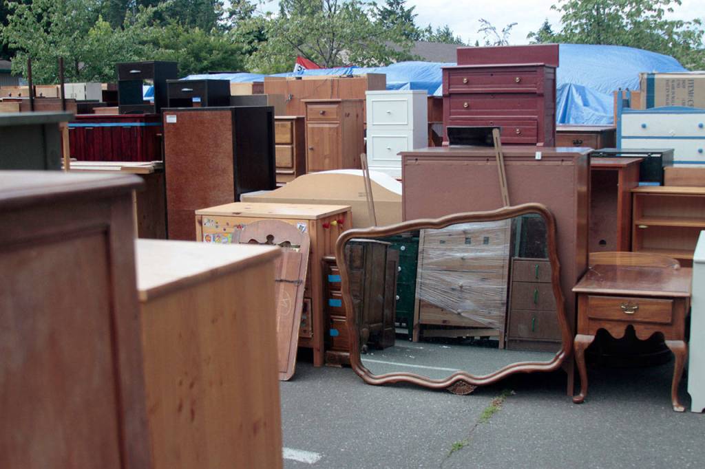 Sneek a peek: Behind the scenes at the Rotary auction | Photo gallery