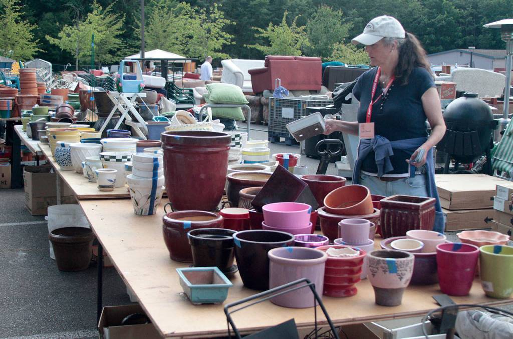 Sneek a peek: Behind the scenes at the Rotary auction | Photo gallery