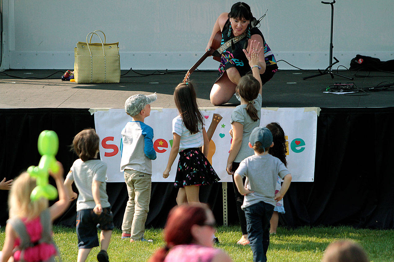 Sing along with Super Stolie | Photo of the day 8.6