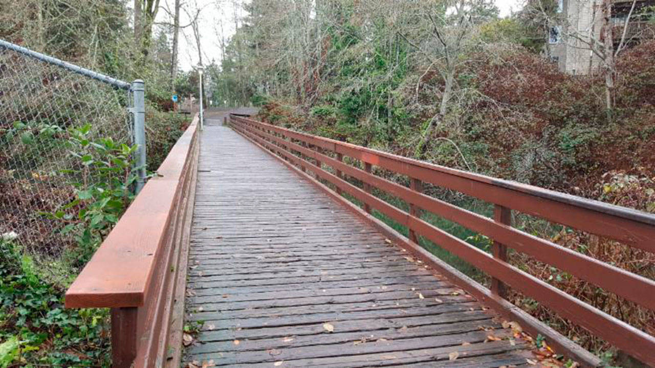 Photo courtesy of the city of Bainbridge Island                                The pedestrian bridge on Bainbridges Waterfront Trail.