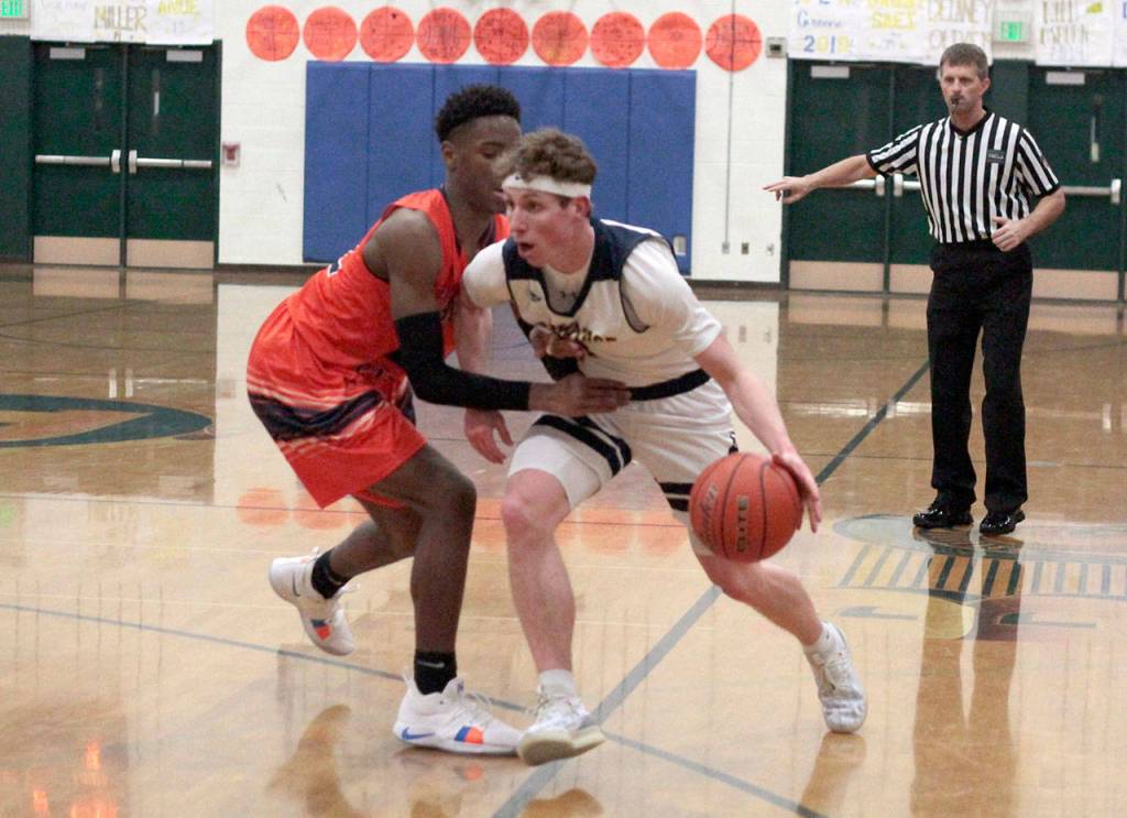 Spartan boys suffer Senior Night slump against EC | Photo gallery