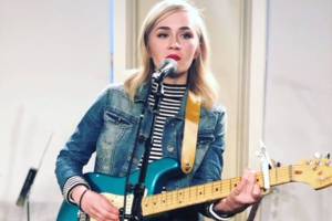 Olivia Millerschin live on stage at the Treehouse