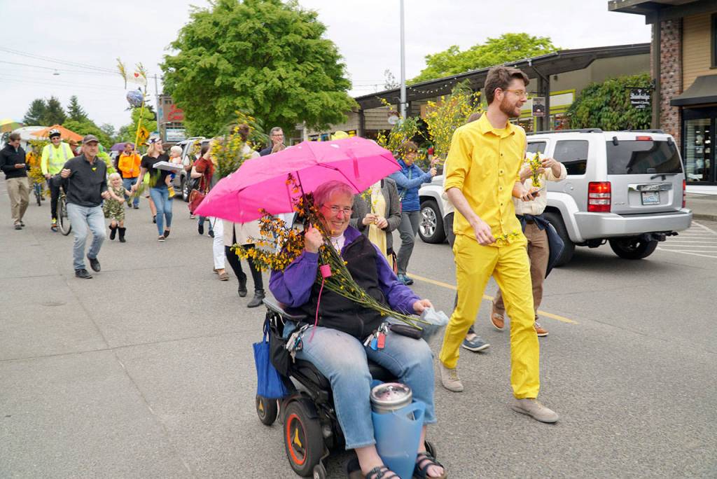 Quirky, secretive Scotch broom parade returns to Winslow | Photo gallery