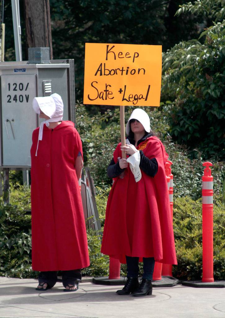 Pro-choice rally takes to Winslow waypoint protesting radical abortion laws | Photo gallery