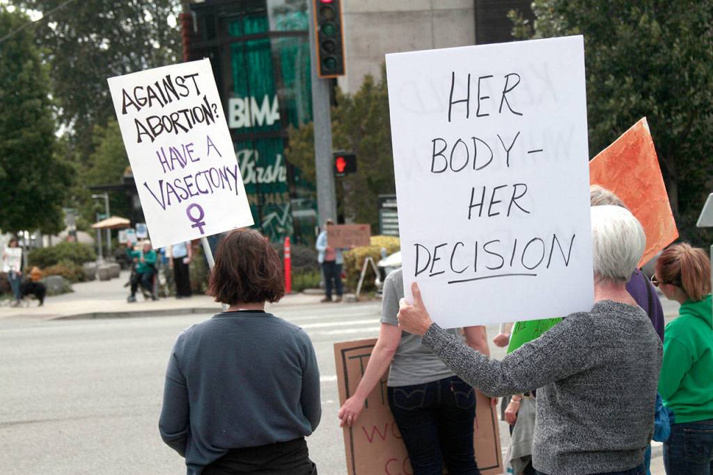 Pro-choice rally takes to Winslow waypoint protesting radical abortion laws | Photo gallery