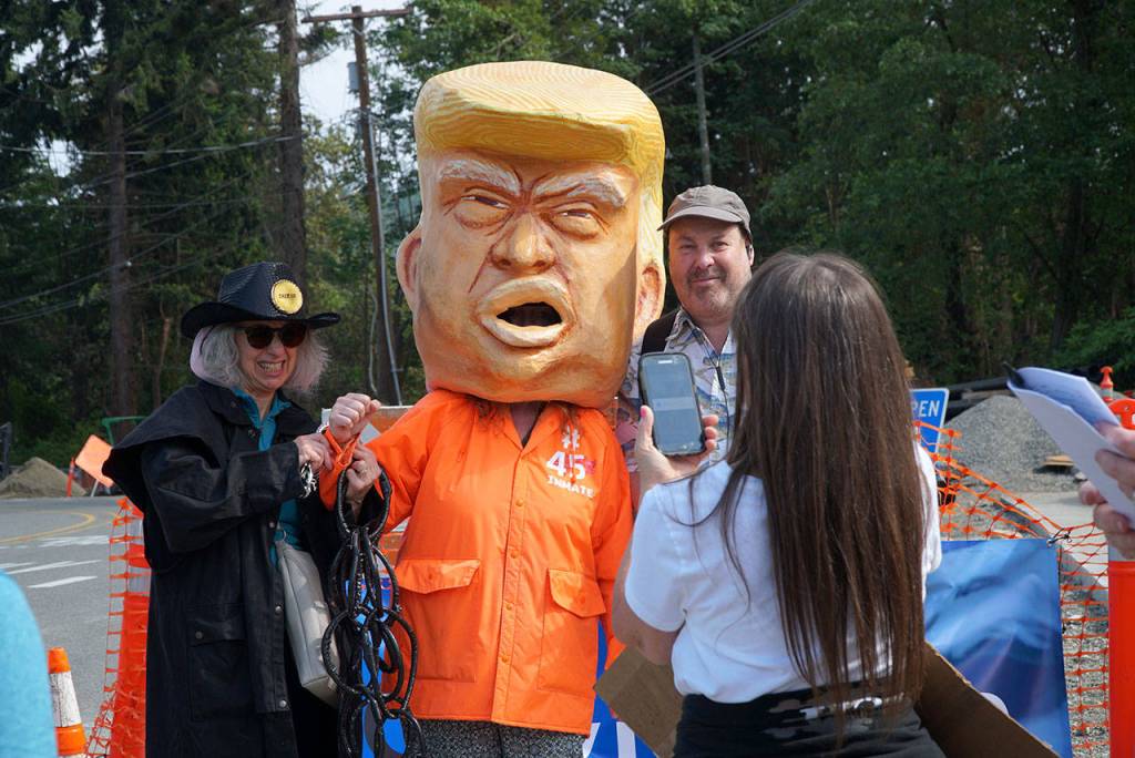Winslow demonstrators call for Trump impeachment | Photo gallery