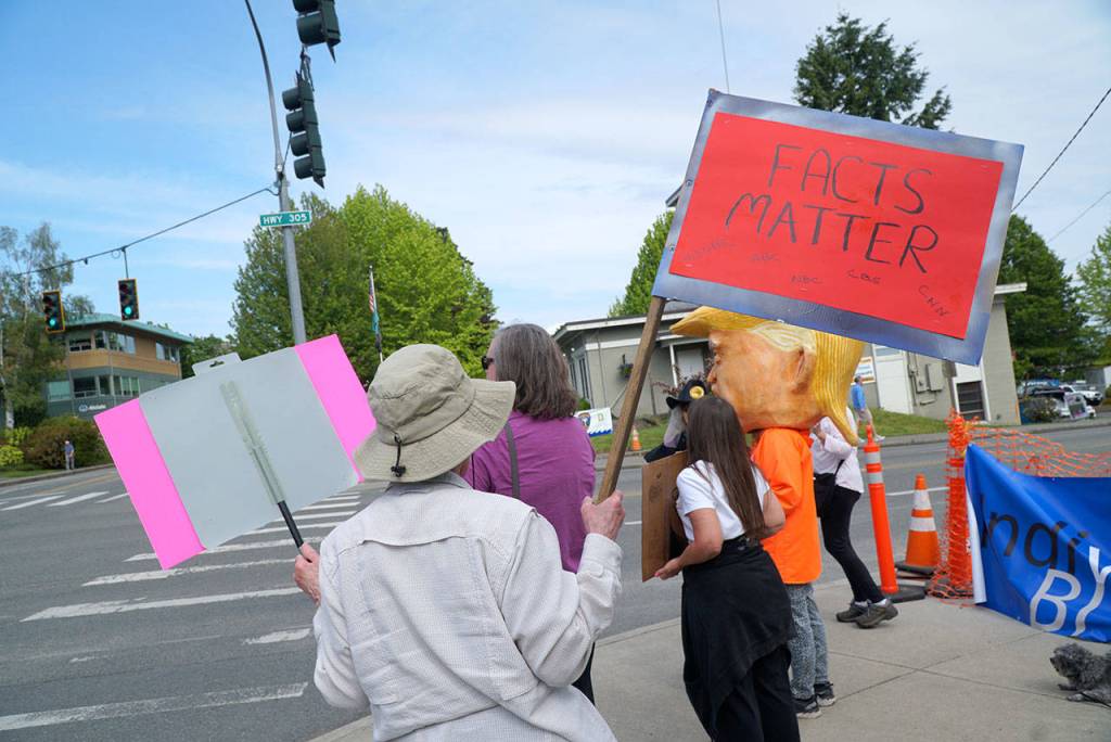 Winslow demonstrators call for Trump impeachment | Photo gallery