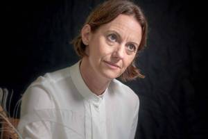 Hodges to play Emily Dickinson in Island Theatre production