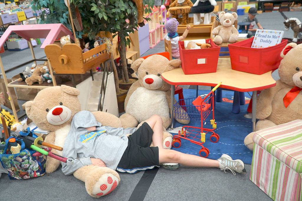 A peek before the preview: A look behind-the-scenes at the annual BI Rotary Auction and Rummage Sale - Part I | Photo gallery