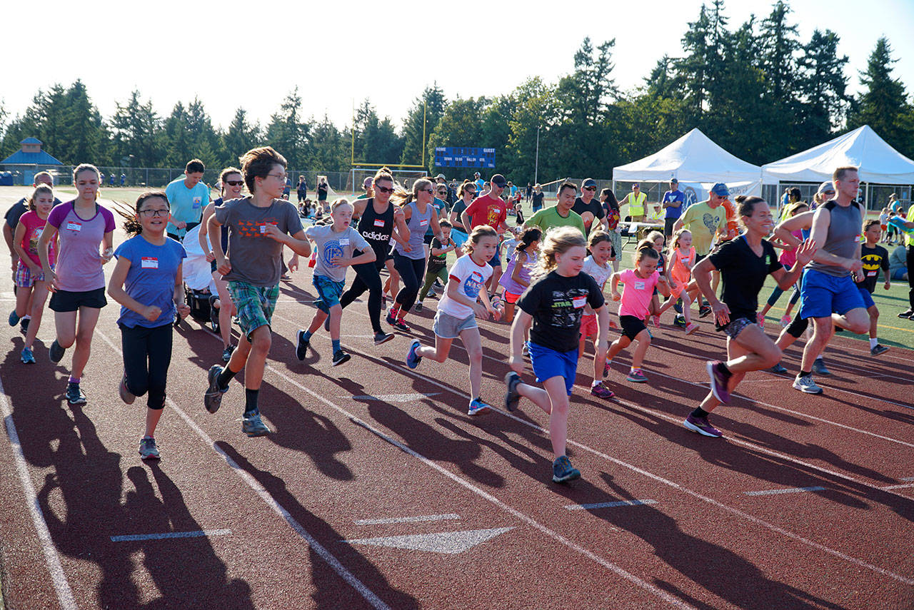 Fourth meet sees pack of fleet feet on Bainbridge track | Photo gallery