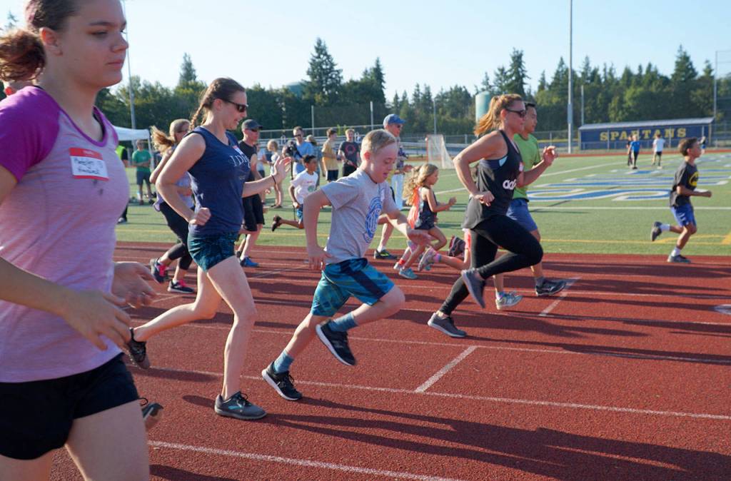 Fourth meet sees pack of fleet feet on Bainbridge track | Photo gallery