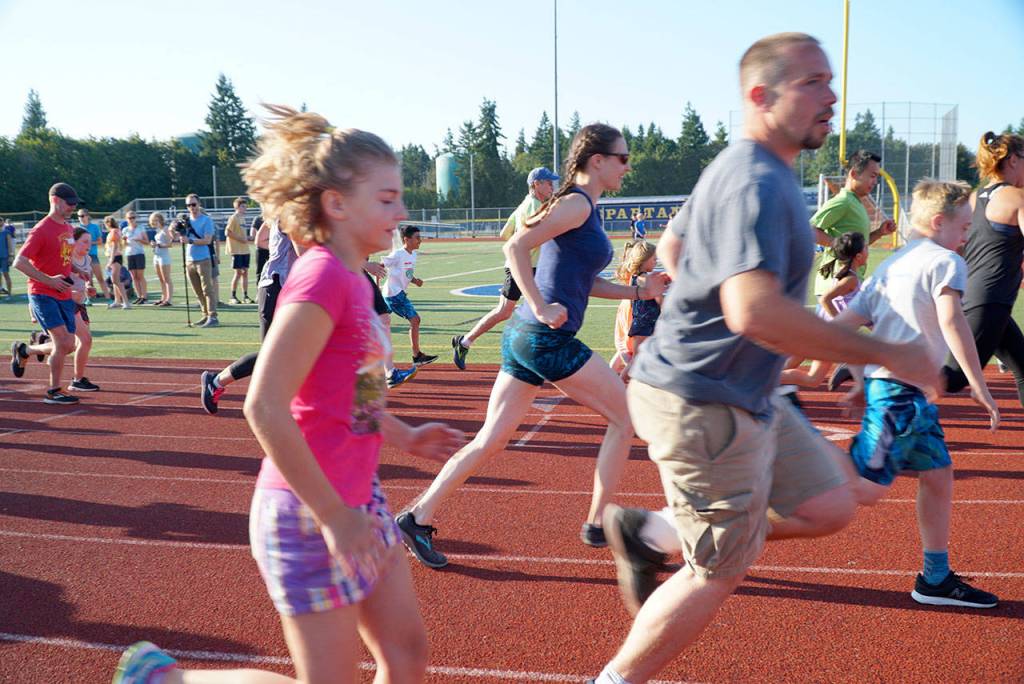 Fourth meet sees pack of fleet feet on Bainbridge track | Photo gallery