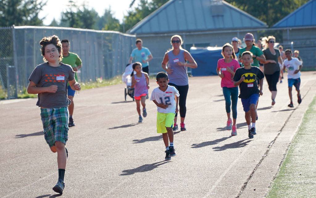 Fourth meet sees pack of fleet feet on Bainbridge track | Photo gallery