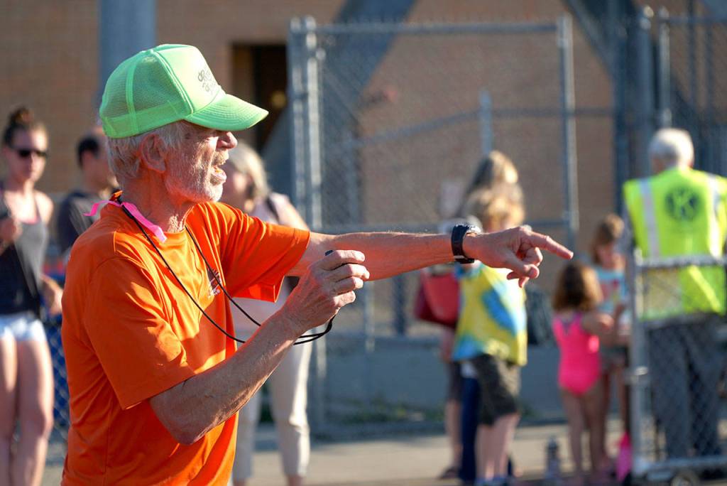 Fourth meet sees pack of fleet feet on Bainbridge track | Photo gallery