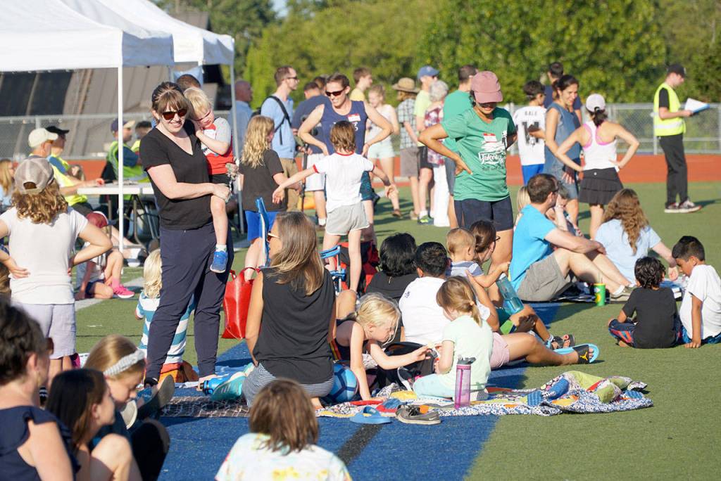 Fourth meet sees pack of fleet feet on Bainbridge track | Photo gallery