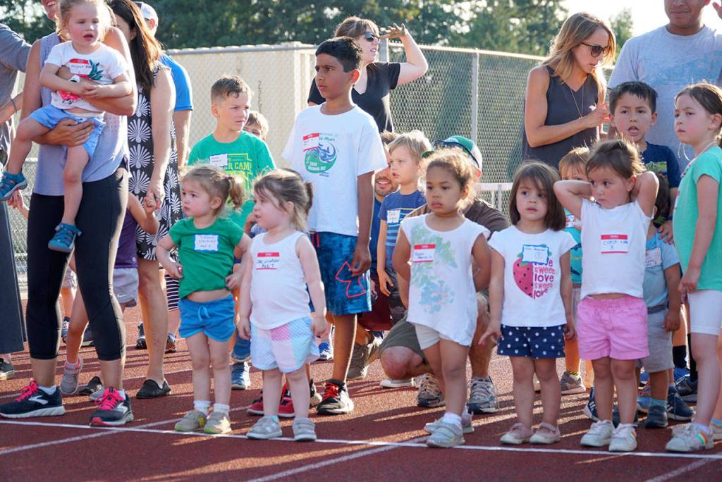 Fourth meet sees pack of fleet feet on Bainbridge track | Photo gallery