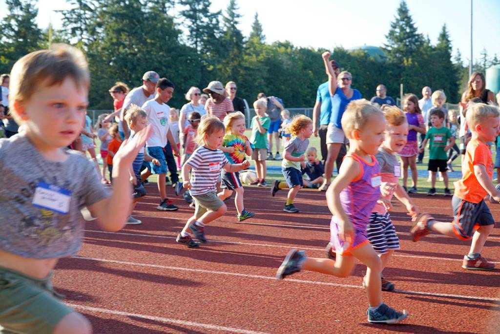 Fourth meet sees pack of fleet feet on Bainbridge track | Photo gallery