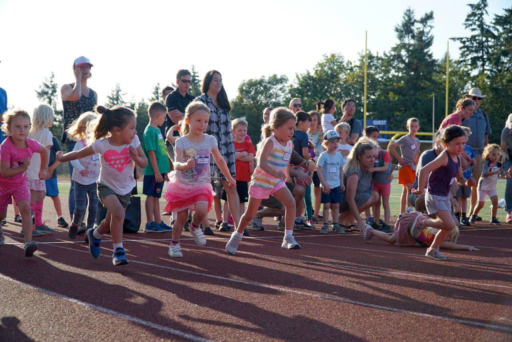Fourth meet sees pack of fleet feet on Bainbridge track | Photo gallery