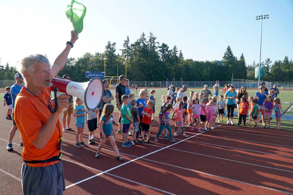 Fourth meet sees pack of fleet feet on Bainbridge track | Photo gallery