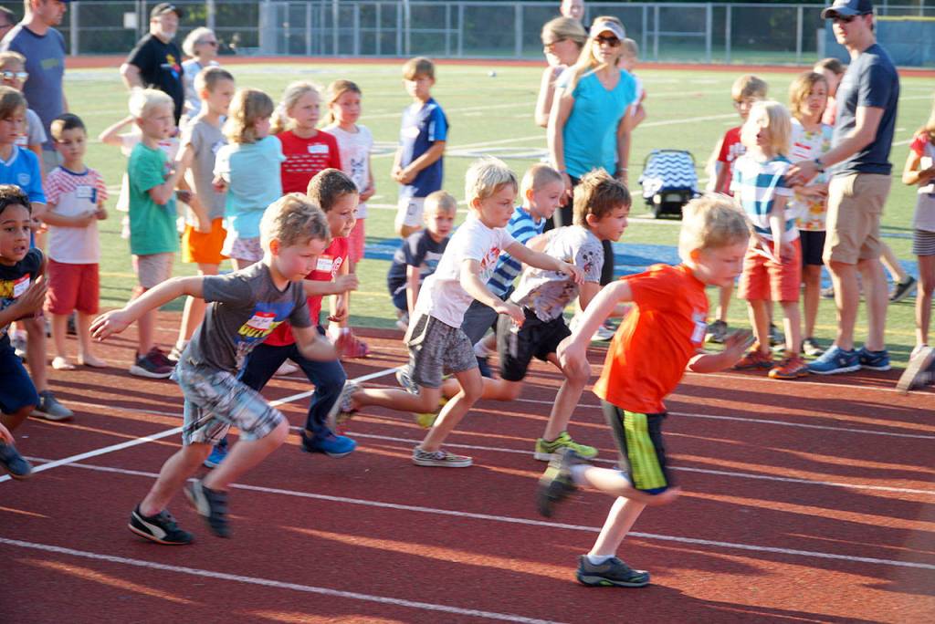 Fourth meet sees pack of fleet feet on Bainbridge track | Photo gallery