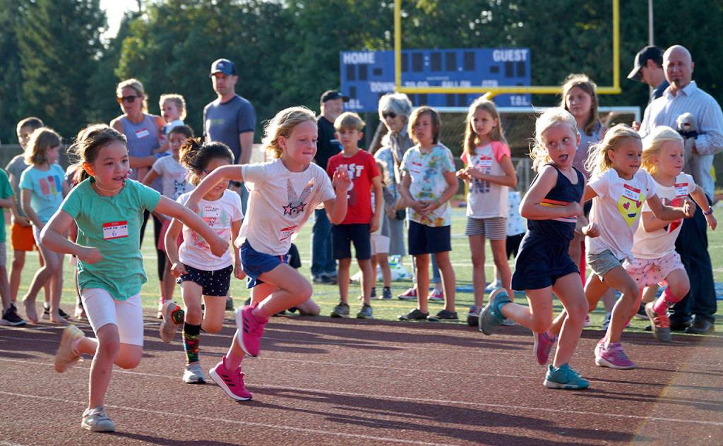 Fourth meet sees pack of fleet feet on Bainbridge track | Photo gallery