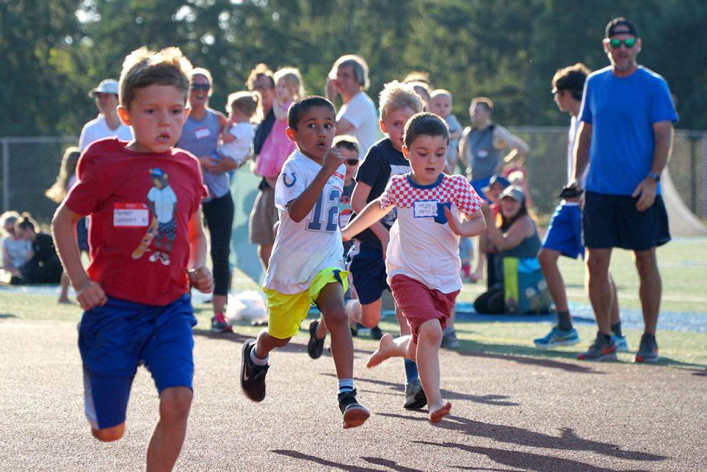 Fourth meet sees pack of fleet feet on Bainbridge track | Photo gallery