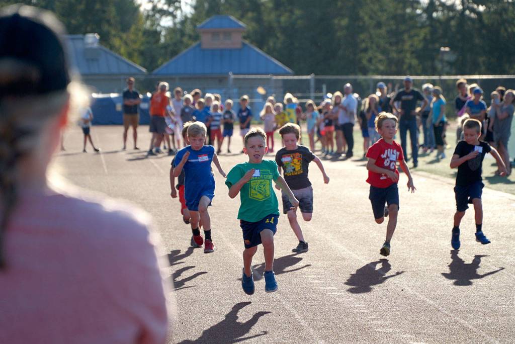 Fourth meet sees pack of fleet feet on Bainbridge track | Photo gallery