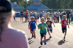 Fourth meet sees pack of fleet feet on Bainbridge track | Photo gallery