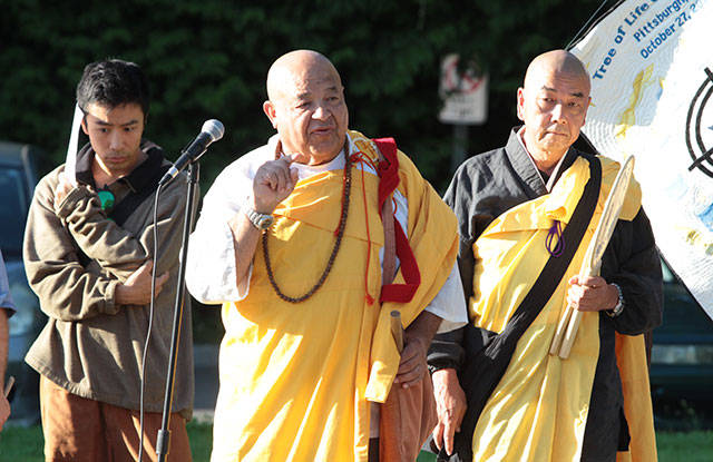 Bainbridge says ‘Enough’ at vigil against gun violence | Photo gallery