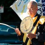 Bainbridge says ‘Enough’ at vigil against gun violence | Photo gallery