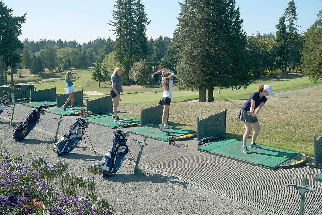 Largely untested, green girls golf team drives into bellwether year | FALL SPORTS PREVIEW